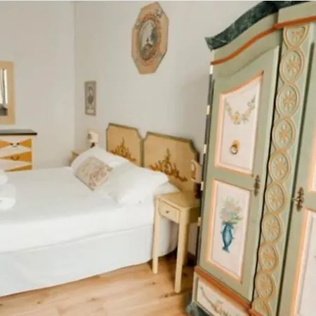 Artistic Apartment *